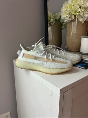Yeezy Boost 350 V2 Pale Green / Cream / Gum Sole